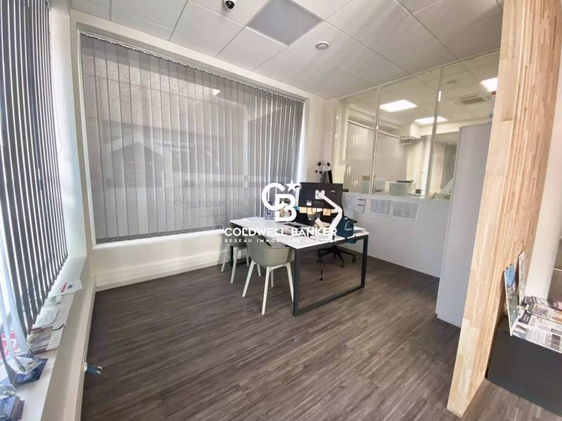 À Vendre : Local commercial plein centre-ville, proche Place Libération - ANNEMASSE