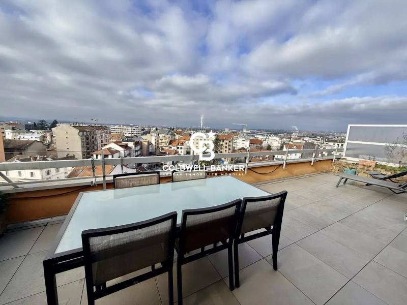 Grand T2 au dernier étage au centre d'Annemasse