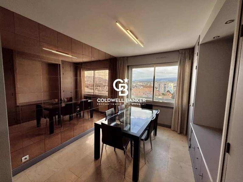 Grand T2 au dernier étage au centre d'Annemasse