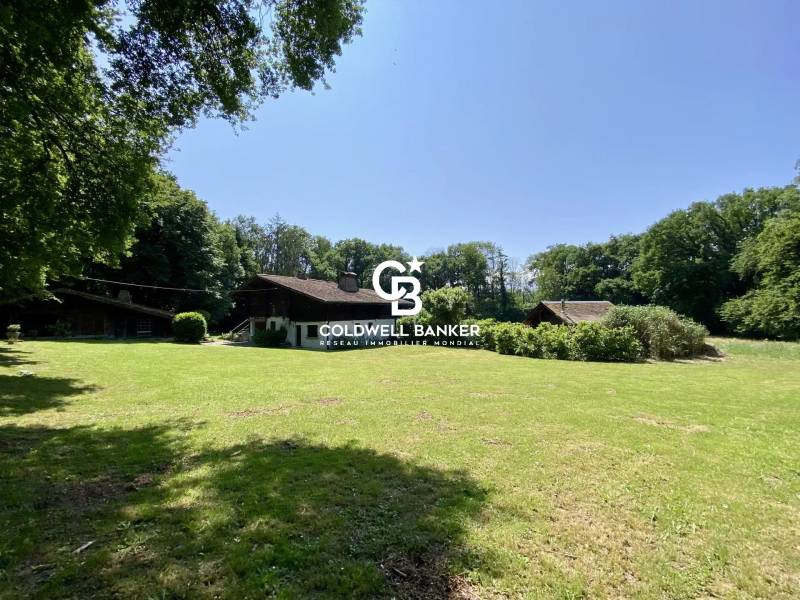 Chalet à vendre sur 2 hectares à coté du lac Léman - Yvoire 74140