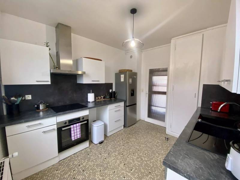 Appartement familial lumineux avec terrasse cave et parking – Centre d’Annemasse