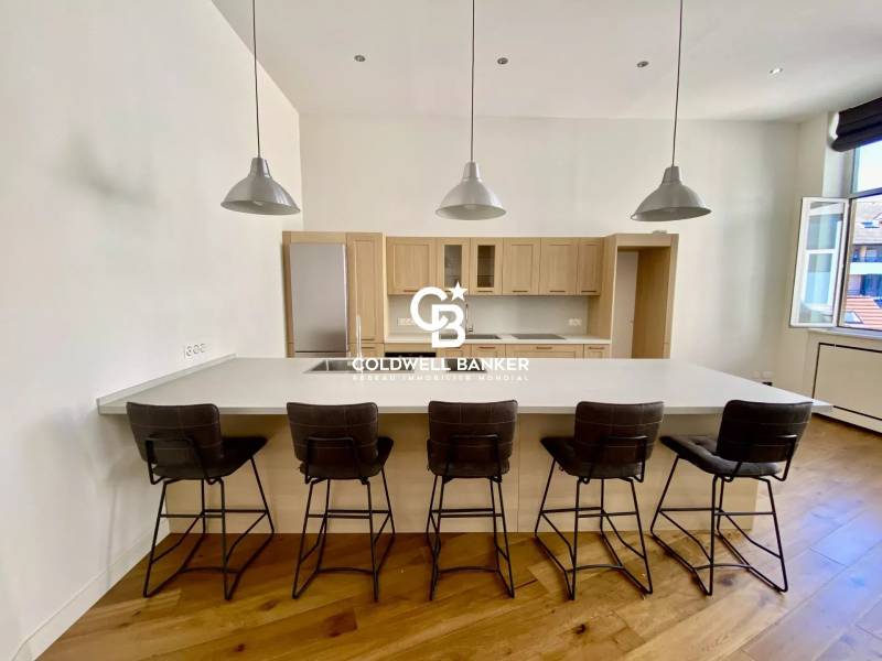 Appartement T5 à vendre traversant à Annemasse 74100 centre proche gare CEVA avec 4 chambres et parking