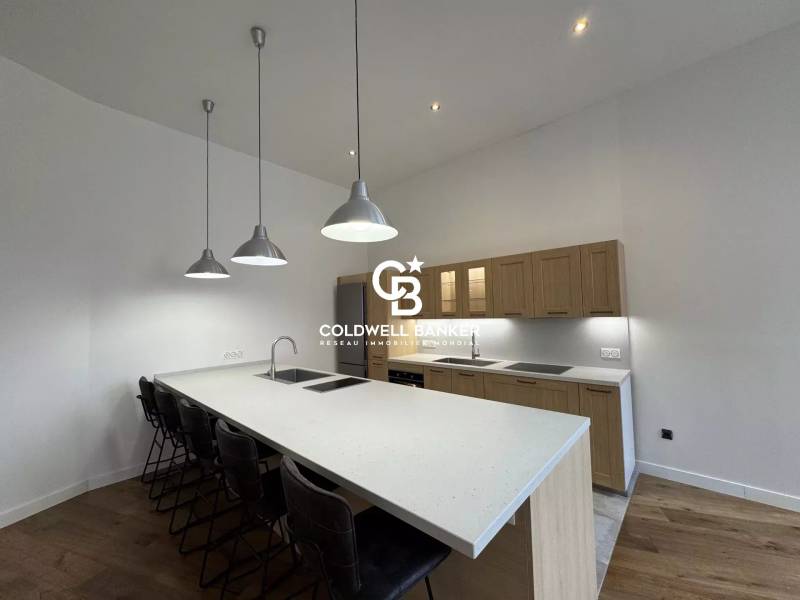 Appartement T5 à vendre traversant à Annemasse 74100 centre proche gare CEVA avec 4 chambres et parking