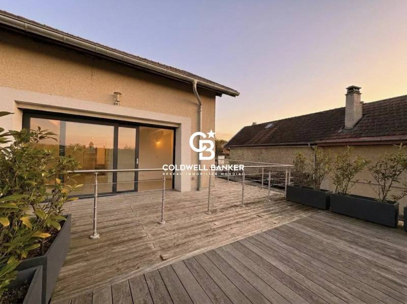 Appartement Duplex à vendre à Cranves-Sales 74380 avec terrasse, vue Salève, cheminée et 4 chambres