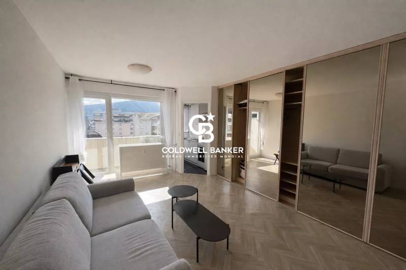 À louer : Studio avec balcon au cœur d’Annemasse.