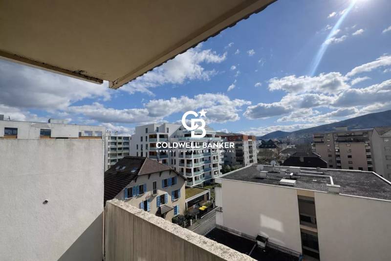 À louer : Studio avec balcon au cœur d’Annemasse.