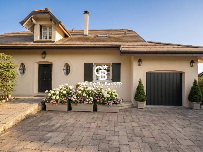 Chens-sur-Léman - Charme anglais avec jardin piscinable à deux pas du lac