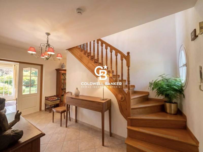 Chens-sur-Léman - Charme anglais avec jardin piscinable à deux pas du lac