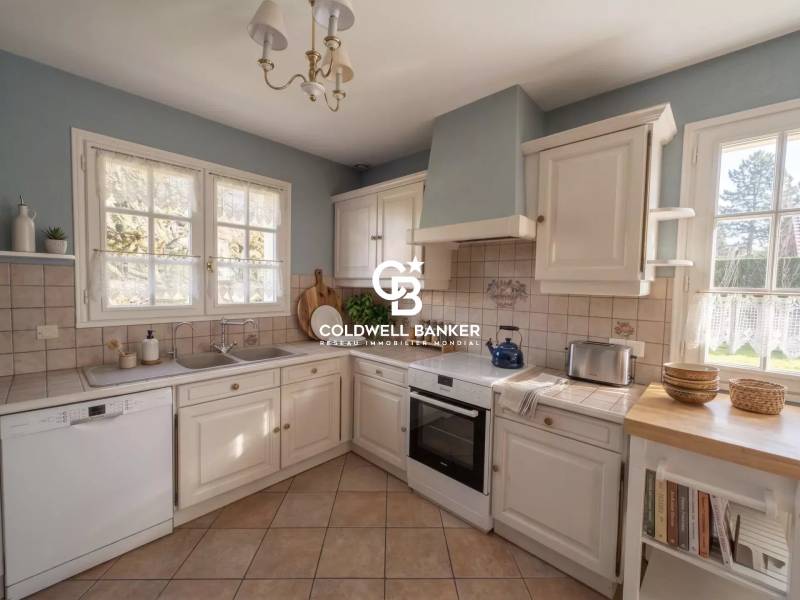 Chens-sur-Léman - Charme anglais avec jardin piscinable à deux pas du lac