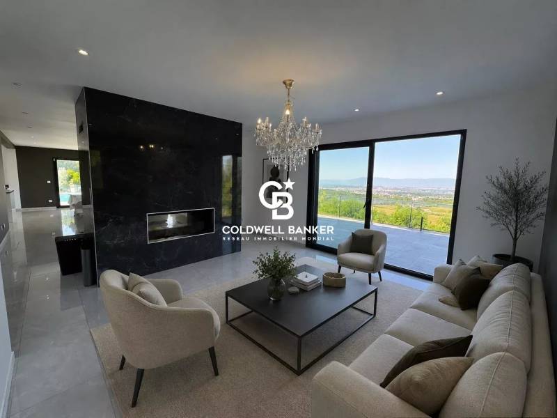 Villa d'architecte à vendre à Cranves-Sales avec piscine et vue panoramique sur le Jet d'Eau